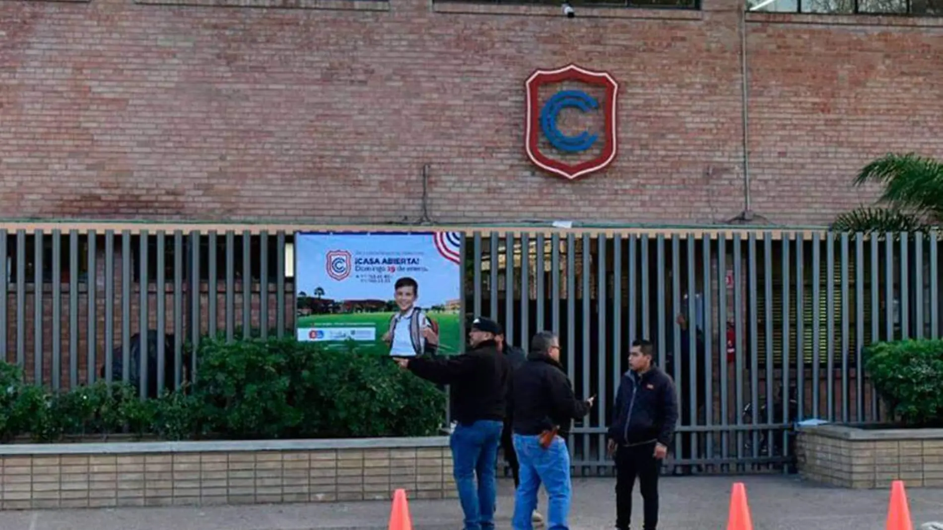 41 Instalarán detectores de metal en el Colegio Cervantes